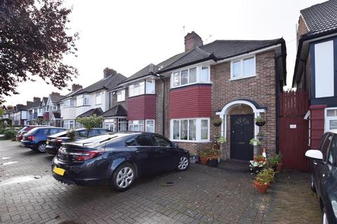 4 bedroom semi-detached house to rent, Tudor Court South, Wembley