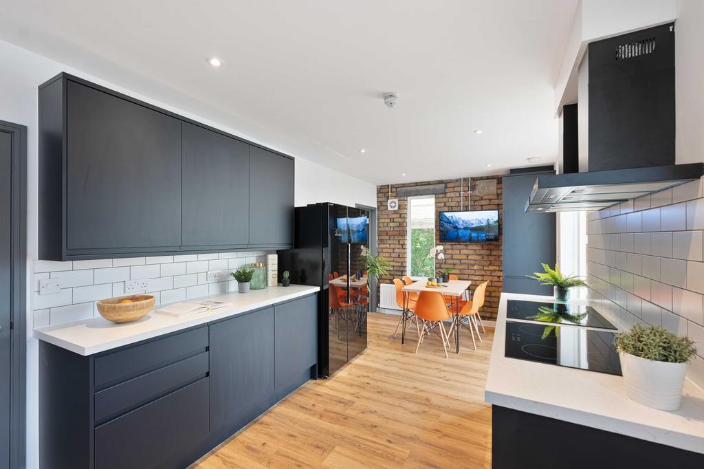 A bright and tidy living room with ample space ...