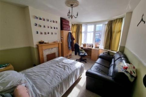 5 bedroom semi-detached house to rent, *£100pppw excl bills* 5 Bed on Pelham Crescent, Beeston