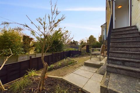 3 bedroom end of terrace house to rent, Alpine Gardens, Bath