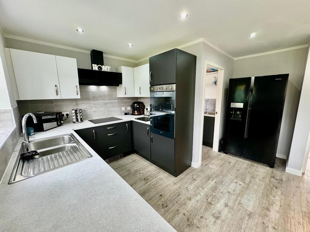 Kitchen/Dining area