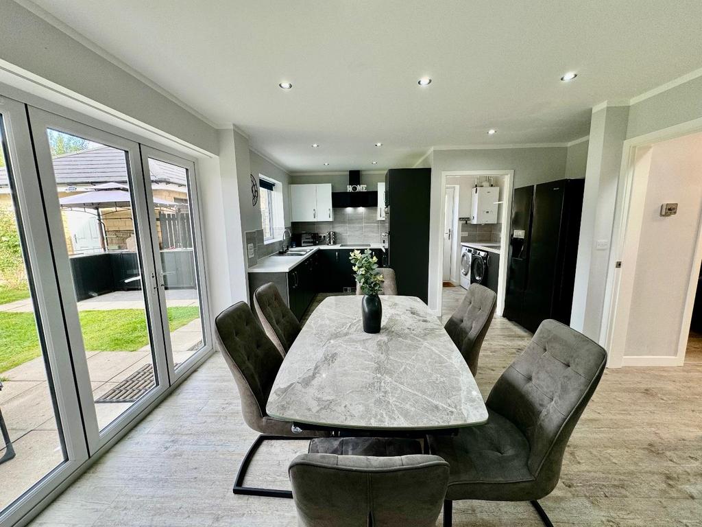 Kitchen/Dining area