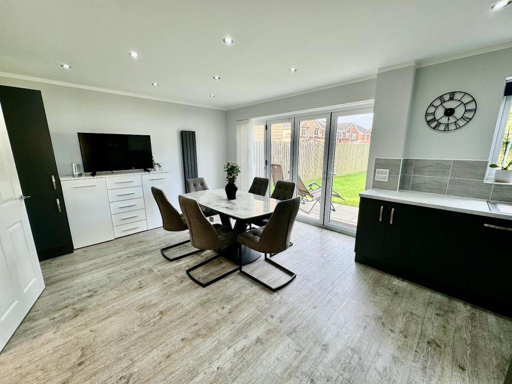 Kitchen/Dining area