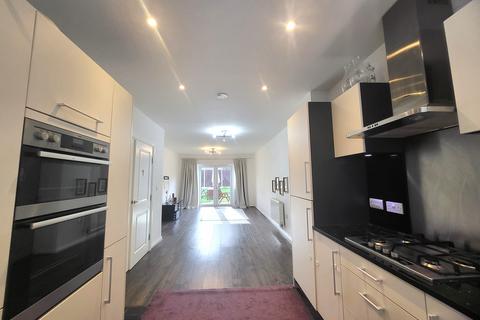 4 bedroom detached house to rent, Pinnacle Hill, Bexleyheath, Kent