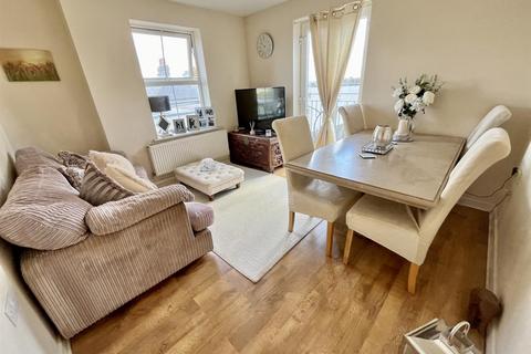 3 bedroom flat for sale, Church Hill, Newhaven