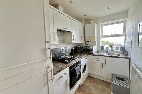 3 bedroom flat for sale, Church Hill, Newhaven