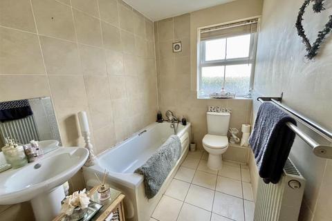 3 bedroom flat for sale, Church Hill, Newhaven