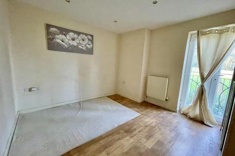 3 bedroom flat for sale, Church Hill, Newhaven