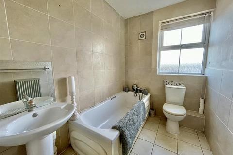 3 bedroom flat for sale, Church Hill, Newhaven