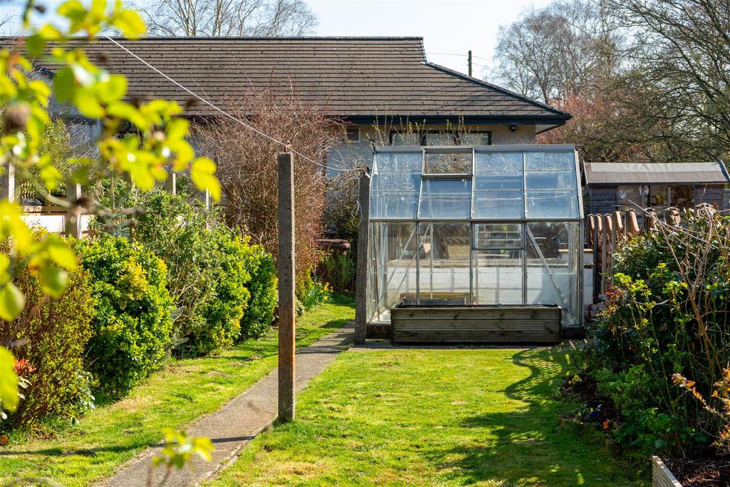 16 Goodenber Road