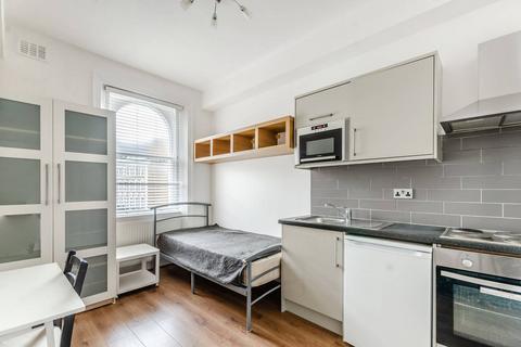 Studio to rent, Nevern Place, South Kensington, London, SW5