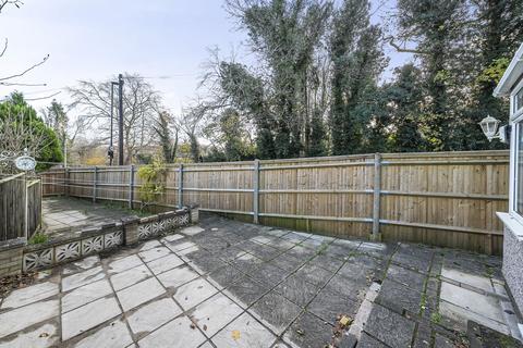 25 Coniston Road, Coulsdon, CR5 3BS