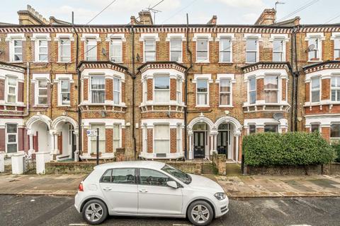 3 bedroom flat to rent, Tremadoc Road, London SW4