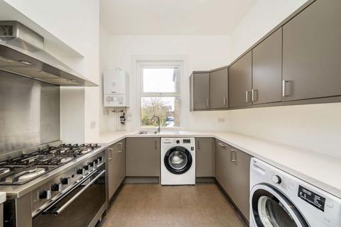 2 bedroom flat to rent, Barry Road, London SE22