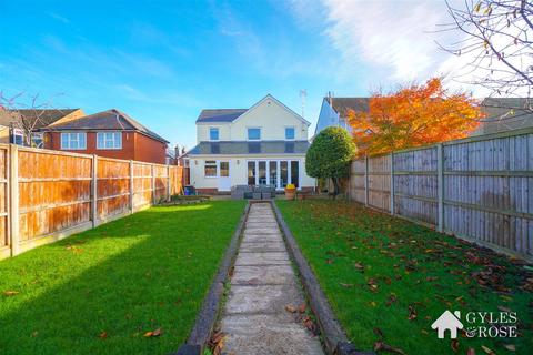 4 bedroom detached house for sale, Bourne Road, Colchester