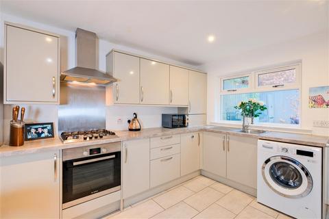 11 Angle Street, Stonehouse, Larkhall, ML9 3LB