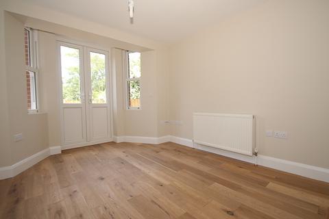 2 bedroom flat to rent, Broomhall Road, Woking GU21