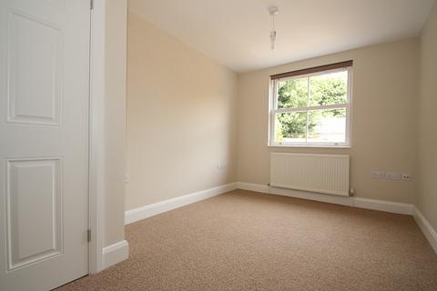 2 bedroom flat to rent, Broomhall Road, Woking GU21