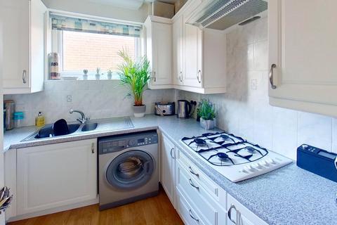 2 bedroom flat to rent, Whitworth House, 24 St Botolphs Road, Worthing, West Sussex, BN11