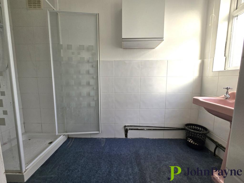 1st Fl Shower Room