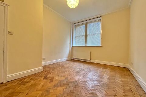 2 bedroom flat to rent, Gledhow Lane, Roundhay, Leeds, LS8