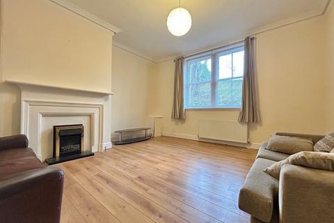 2 bedroom flat to rent, Gledhow Lane, Roundhay, Leeds, LS8