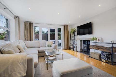 14 Spring Gardens, South Ascot, Ascot, SL5 9DQ