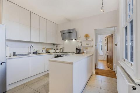 14 Spring Gardens, South Ascot, Ascot, SL5 9DQ