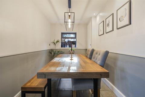 14 Spring Gardens, South Ascot, Ascot, SL5 9DQ