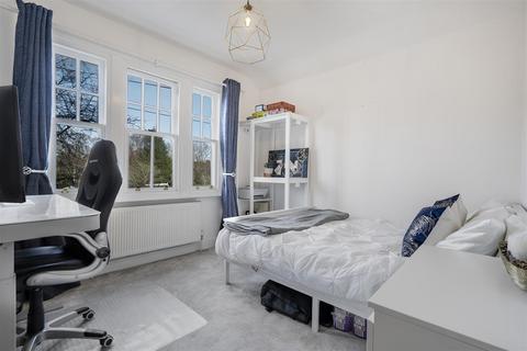 14 Spring Gardens, South Ascot, Ascot, SL5 9DQ