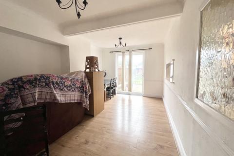 2 bedroom house to rent, Becontree Avenue, Dagenham RM8