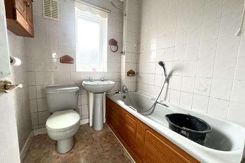 2 bedroom house to rent, Becontree Avenue, Dagenham RM8