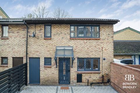 3 bedroom end of terrace house for sale, Clarissa Street, Hackney