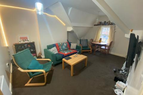 3 bedroom flat to rent, Wilbraham Road, Manchester M14