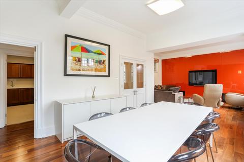 4 bedroom flat to rent, Chiltern Court, Baker Street, London, NW1