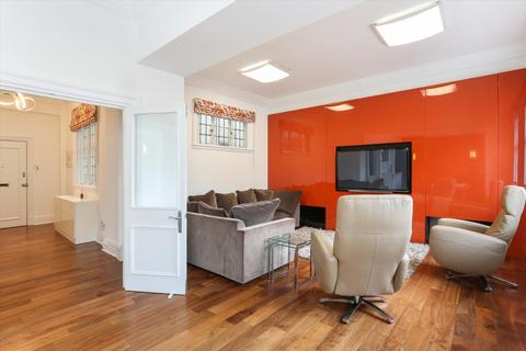 4 bedroom flat to rent, Chiltern Court, Baker Street, London, NW1