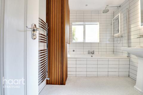 30 Holness Road, London, E15 4EN