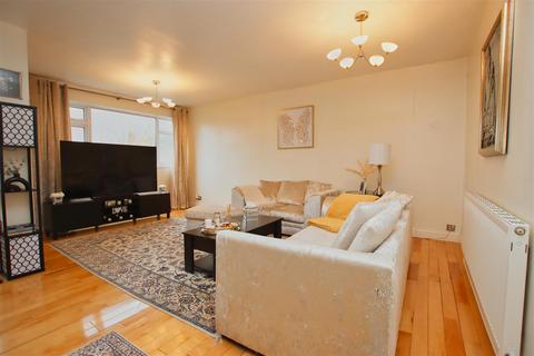 4 bedroom end of terrace house for sale, Stanborough Avenue, Borehamwood