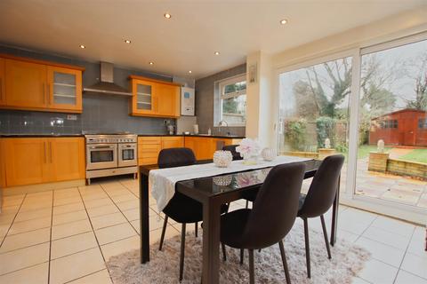 4 bedroom end of terrace house for sale, Stanborough Avenue, Borehamwood