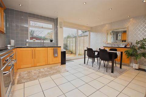 4 bedroom end of terrace house for sale, Stanborough Avenue, Borehamwood