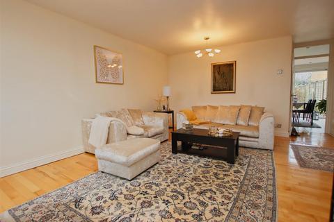 4 bedroom end of terrace house for sale, Stanborough Avenue, Borehamwood