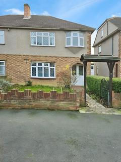 3 bedroom semi-detached house to rent, Romford RM1