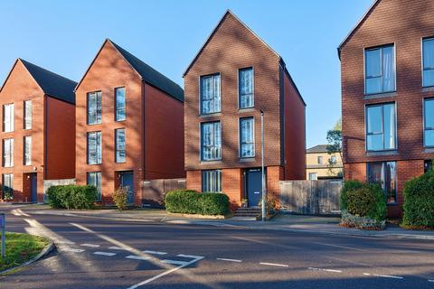 11 Cane Hill Drive, Coulsdon, CR5 3FR
