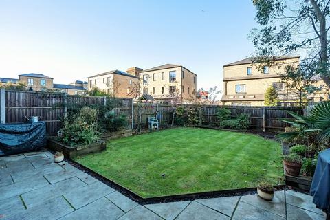 11 Cane Hill Drive, Coulsdon, CR5 3FR