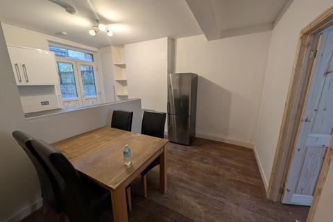 2 bedroom ground floor flat to rent, Ground Floor Flat, 87 College Place, London, NW1 0DR