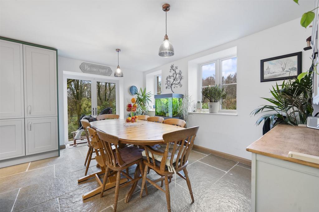 Dining area towards garden.jpg