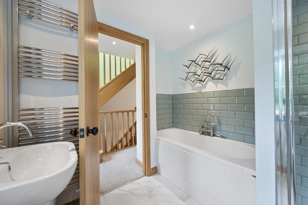 Bathroom - bath.jpg