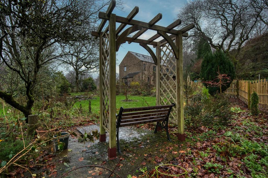 Garden - seating area.jpg