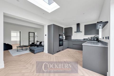 3 bedroom semi-detached house to rent, Highbrook Road, Kidbrooke, SE3