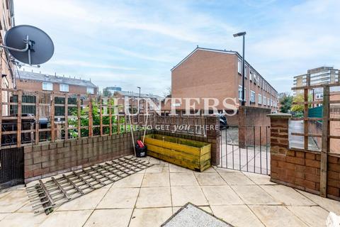 4 bedroom townhouse to rent, Templeton Close, London, N16